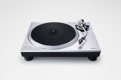 Technics Direct Drive Turntable System With Built-In Phono Equalizer And Cartridge In Silver - SL-1500C (S)