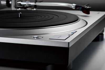 Technics Direct Drive Turntable System With Built-In Phono Equalizer And Cartridge In Silver - SL-1500C (S)