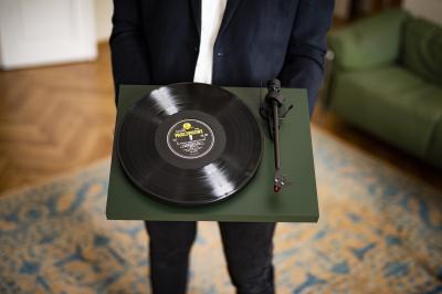 Project Audio Debut Carbon EVO Turntable  in Satin Fir Green - PJ97826015