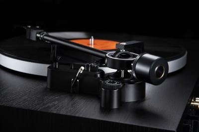 Dual Electronics Manual Three-Speed Turntable  - CS418