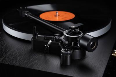 Dual Electronics Manual Three-Speed Turntable - CS518