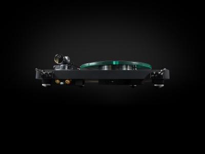 NAD Belt Driven Turntable With Cartridge - C 588