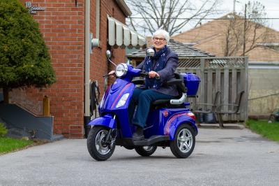 Daymak Electric Mobility Scooter With Bluetooth in Blue - Roadstar Deluxe (Bl)