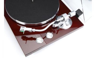 Teac Belt-driven turntable with S-shaped tonearm-TN-400S-CH